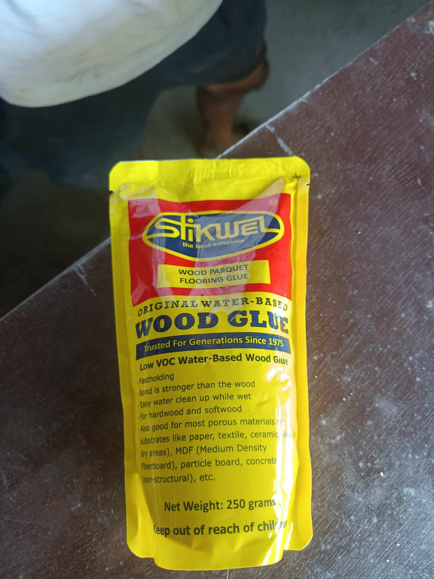 WOOD PARQUET FLOORING GLUE